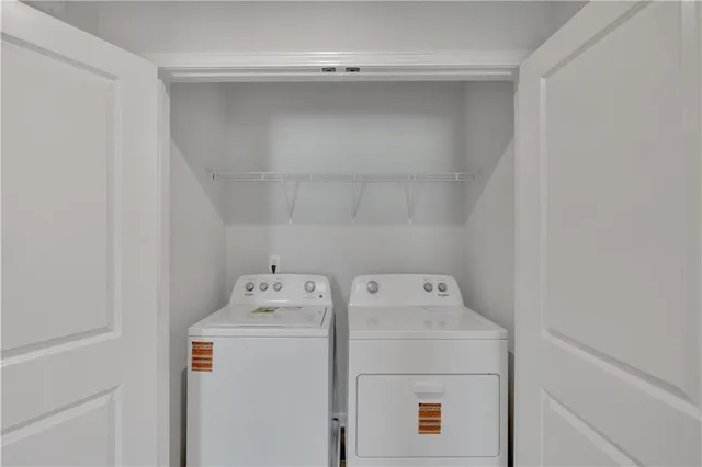 a view of a back yard