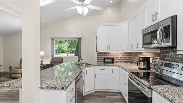 $280,000 | 993 Williamsburg Circle, Warwick, RI 02886