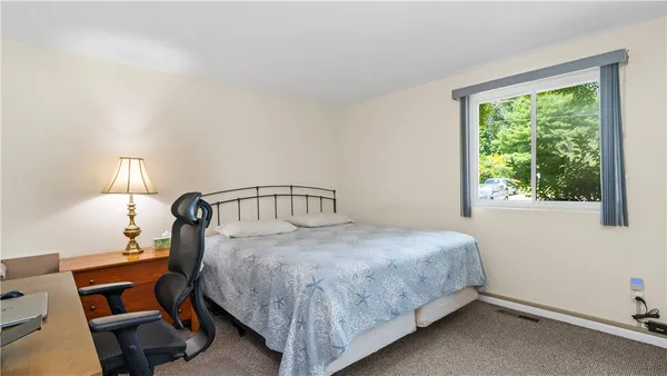 $280,000 | 993 Williamsburg Circle, Warwick, RI 02886