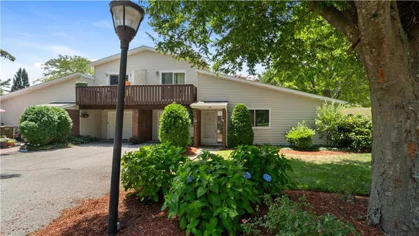 $280,000 | 993 Williamsburg Circle, Warwick, RI 02886