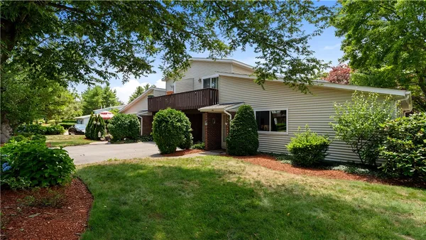 $280,000 | 993 Williamsburg Circle, Warwick, RI 02886
