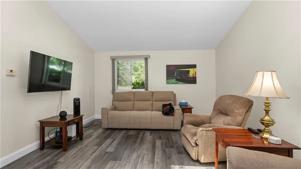 $280,000 | 993 Williamsburg Circle, Warwick, RI 02886