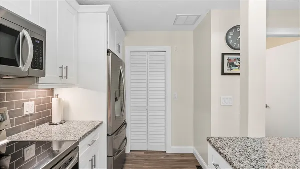 $280,000 | 993 Williamsburg Circle, Warwick, RI 02886