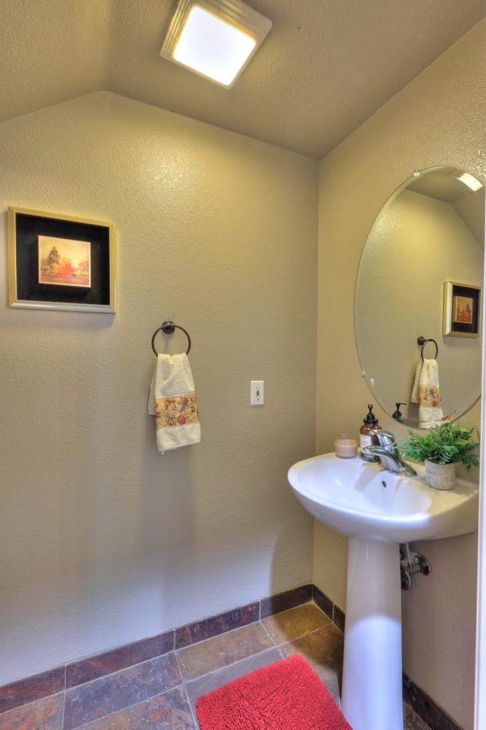 6801 Varni Way Hughson, CA 95326 - Photo 31 of 70