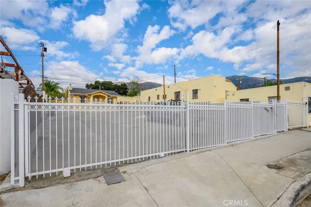 $3,500 | 6923 Foothill Boulevard, Tujunga, CA 91042