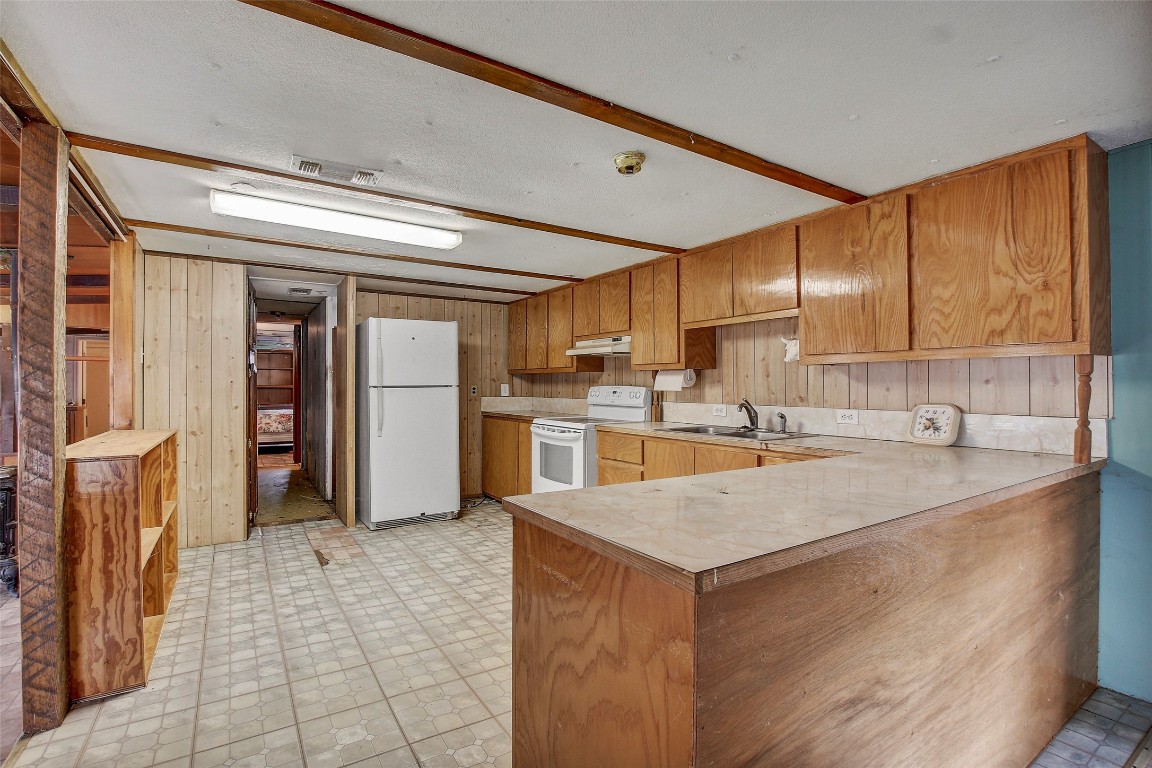 205 Singleton Drive Spicewood, TX 78669 - Photo 22 of 34