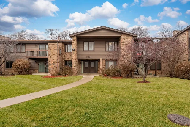 $269,900 | 1132 East Randville Drive, Unit 2H, Palatine, IL 60074