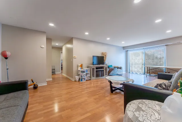 $269,900 | 1132 East Randville Drive, Unit 2H, Palatine, IL 60074