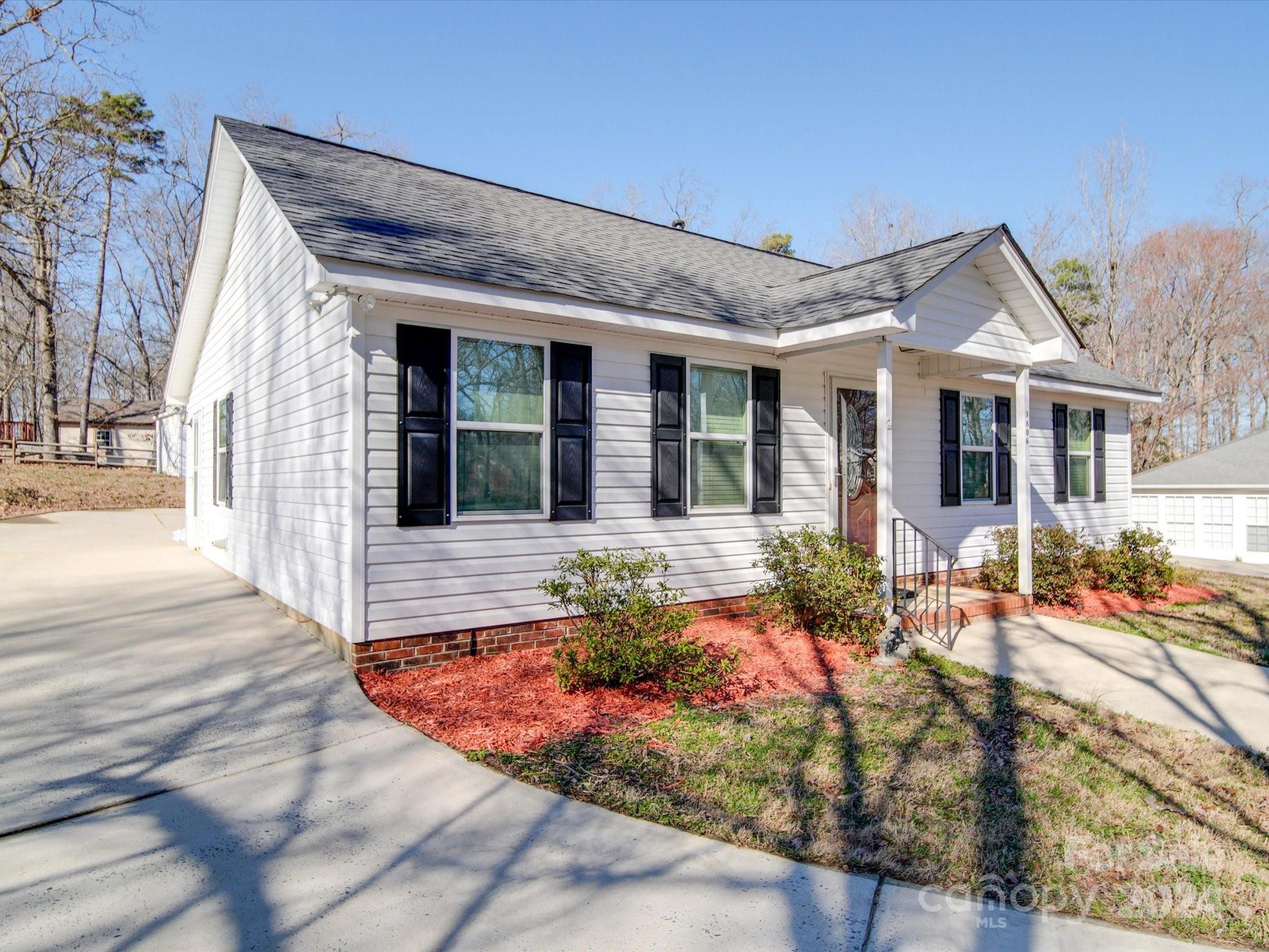 3806 Dusty Hollow Road Monroe, NC 28110 - Photo 4 of 21 front view of a house