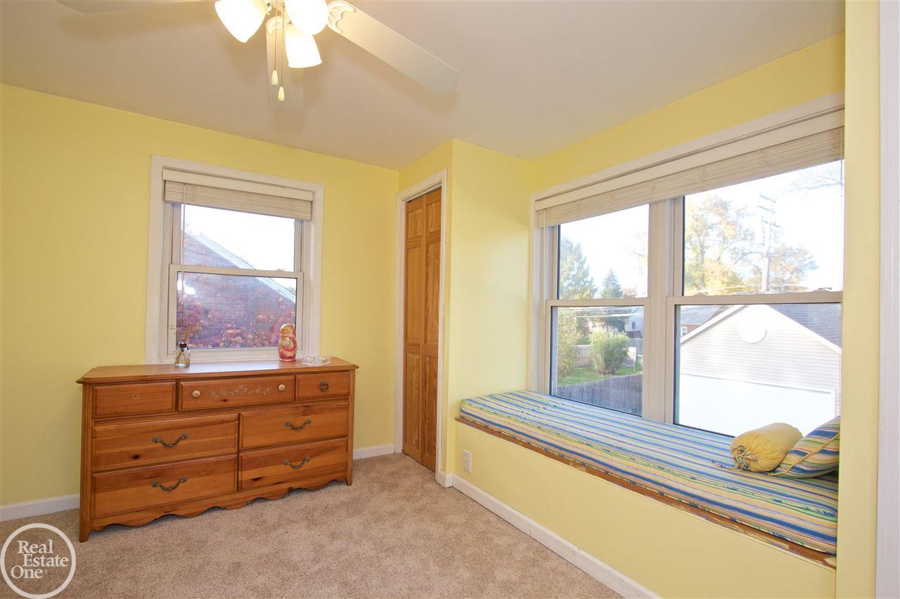 1760 Hampton Road Grosse Pointe, MI 48236 - Photo 44 of 51 31334768-43.JPG