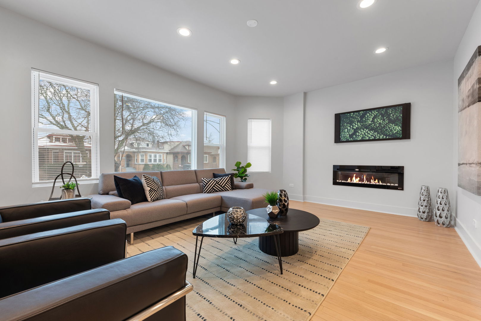 9319 South Racine Avenue Chicago, IL 60620 - Photo 3 of 29 Gallery Image 3