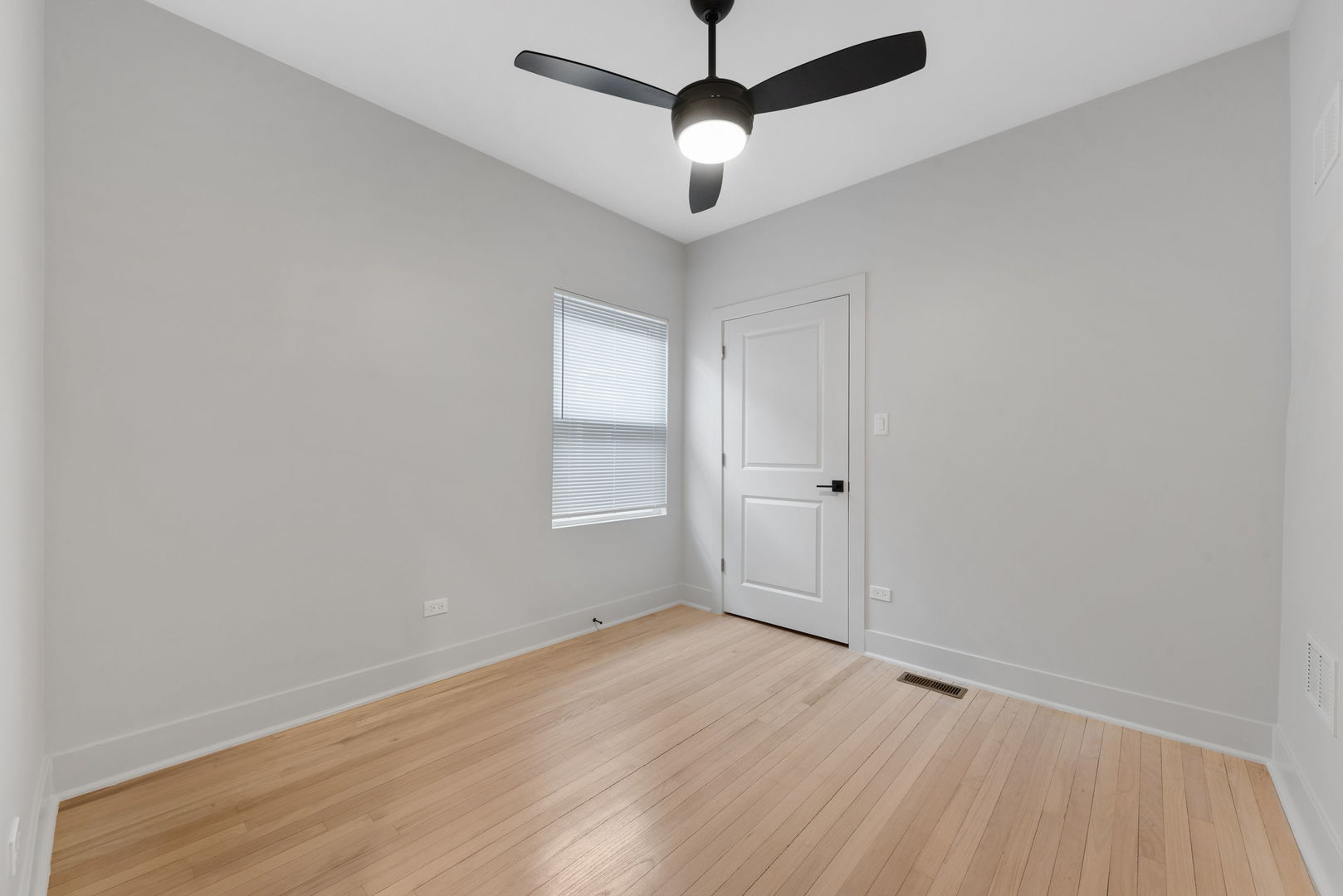 9319 South Racine Avenue Chicago, IL 60620 - Photo 10 of 29 Gallery Image 10