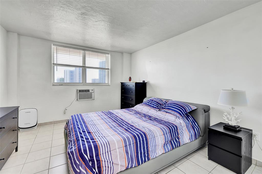 1300 Lincoln Road, Unit D804 Miami Beach, FL 33139 - Photo 15 of 30