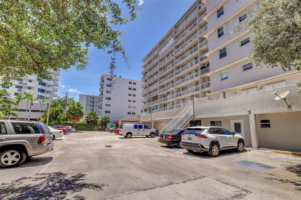 1300 Lincoln Road, Unit D804 Miami Beach, FL 33139 - Photo 3 of 30 gated parking lot