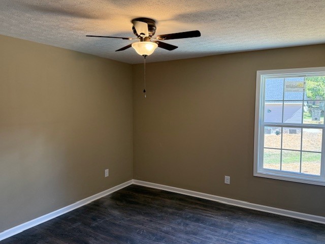 403 South High Street Tullahoma, TN 37388 - Photo 14 of 17 an empty room with a window