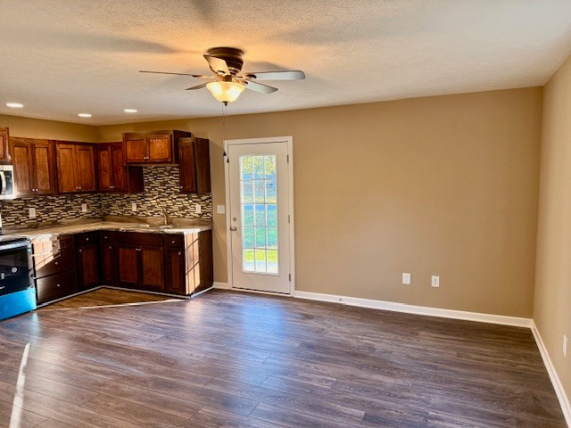 403 South High Street Tullahoma, TN 37388 - Photo 4 of 17 a kitchen with stainless steel appliances granite countertop a stove a sink and a refrigerator