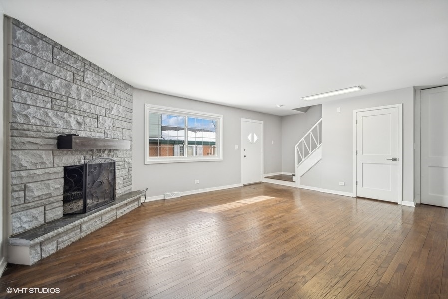 528 Glendale Road Glenview, IL 60025 - Photo 2 of 14