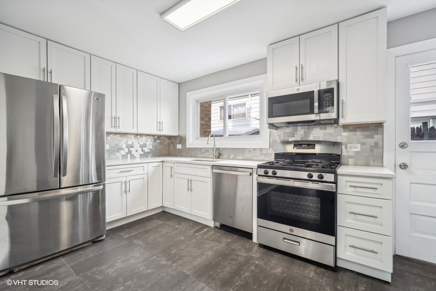 528 Glendale Road Glenview, IL 60025 - Photo 3 of 14