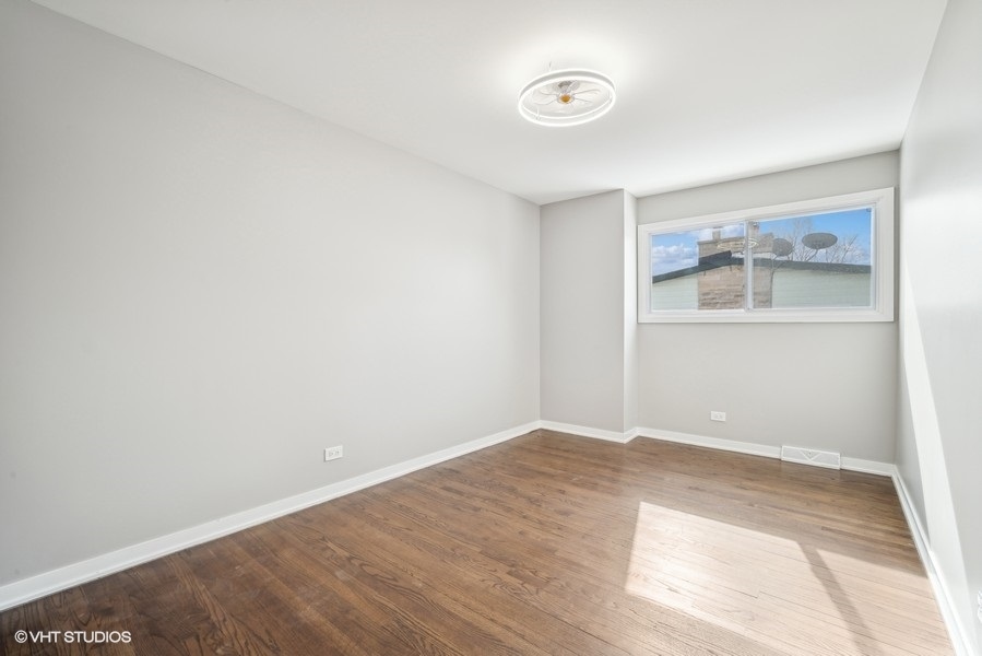 528 Glendale Road Glenview, IL 60025 - Photo 9 of 14