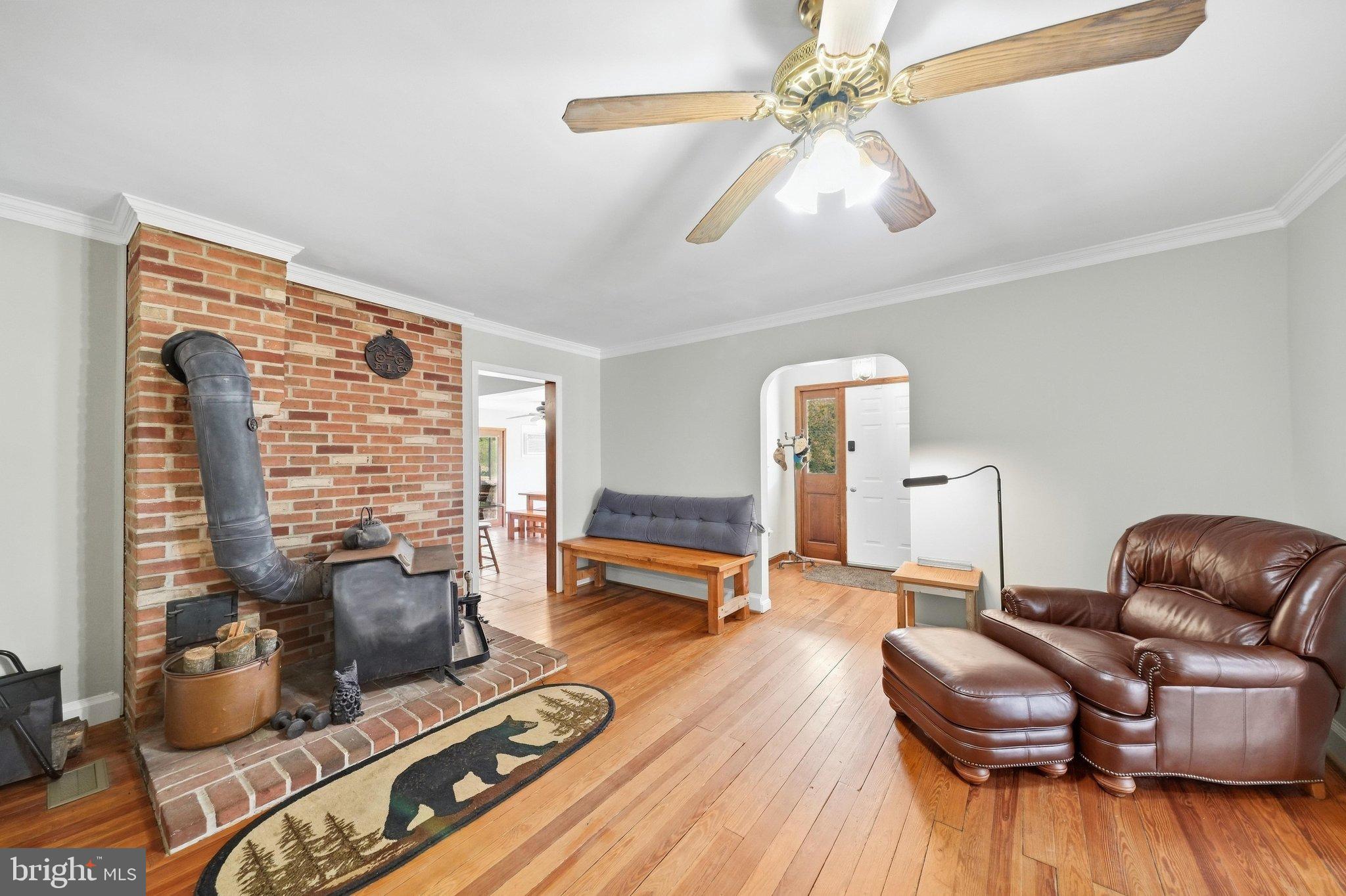 8613 Ramsburg Road Thurmont, MD 21788 - Photo 11 of 82 Living Room