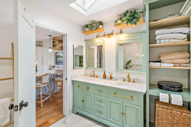 $1,350,000 | 50 Puu Anoano Street, Unit 1704, Lahaina, HI 96761