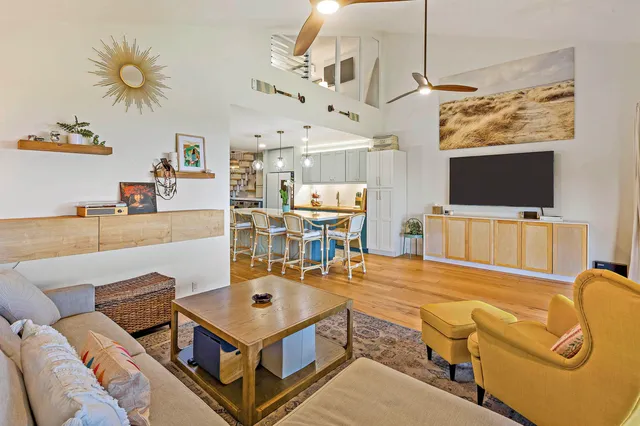 $1,350,000 | 50 Puu Anoano Street, Unit 1704, Lahaina, HI 96761