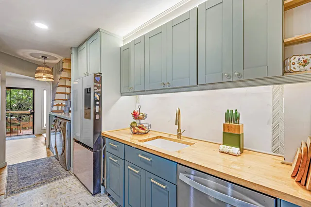 $1,350,000 | 50 Puu Anoano Street, Unit 1704, Lahaina, HI 96761