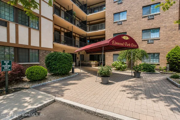 $405,000 | 2 Elmwood Park Drive, Unit 516 | Heartland Village