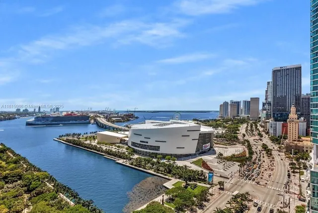 $5,000 | 900 Biscayne Boulevard, Unit 2408, Miami, FL 33132