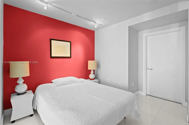 $5,000 | 900 Biscayne Boulevard, Unit 2408, Miami, FL 33132