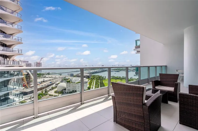 $5,000 | 900 Biscayne Boulevard, Unit 2408, Miami, FL 33132