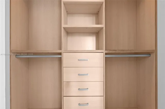 $5,000 | 900 Biscayne Boulevard, Unit 2408, Miami, FL 33132