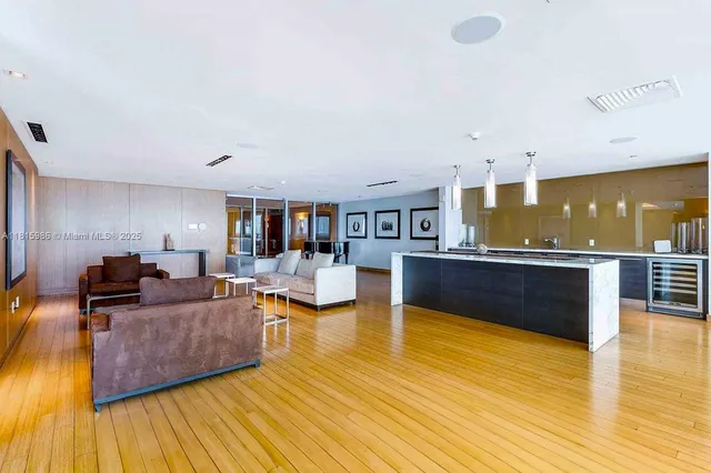 $5,000 | 900 Biscayne Boulevard, Unit 2408, Miami, FL 33132