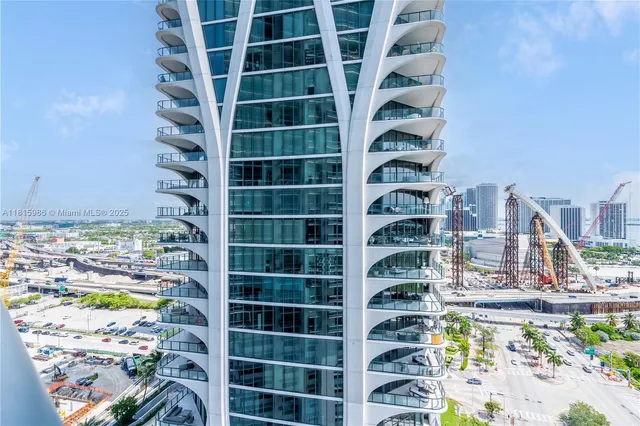 $5,000 | 900 Biscayne Boulevard, Unit 2408, Miami, FL 33132