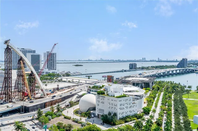 $5,000 | 900 Biscayne Boulevard, Unit 2408, Miami, FL 33132