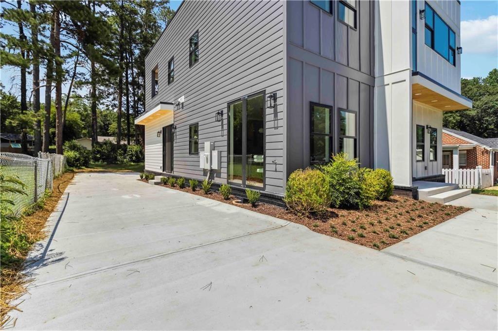 1554 Columbia Circle Decatur, GA 30032 - Photo 4 of 55