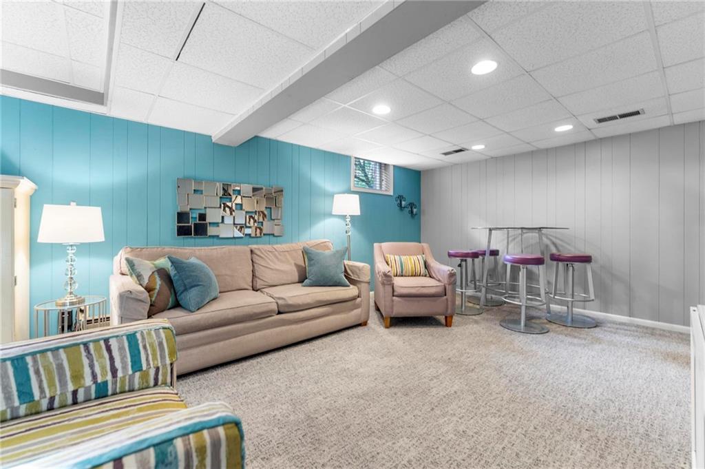 829 Ridgefield Avenue Pittsburgh, PA 15216 - Photo 40 of 50 a living room with furniture and a projector