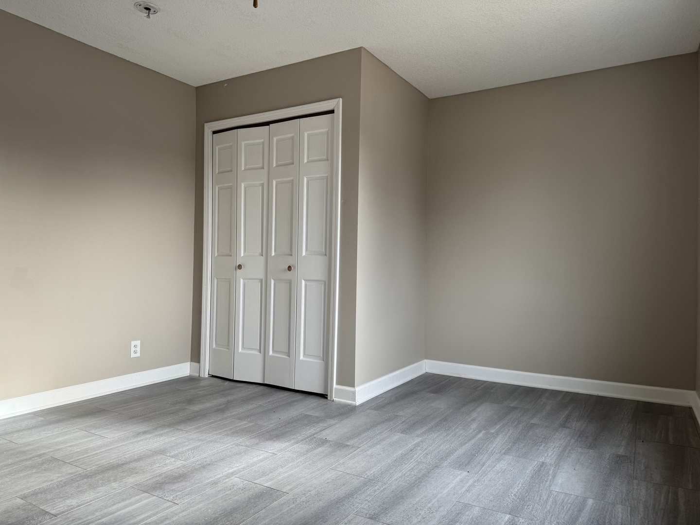 612 15th Avenue Sterling, IL 61081 - Photo 12 of 33 a view of an empty room with wooden floor