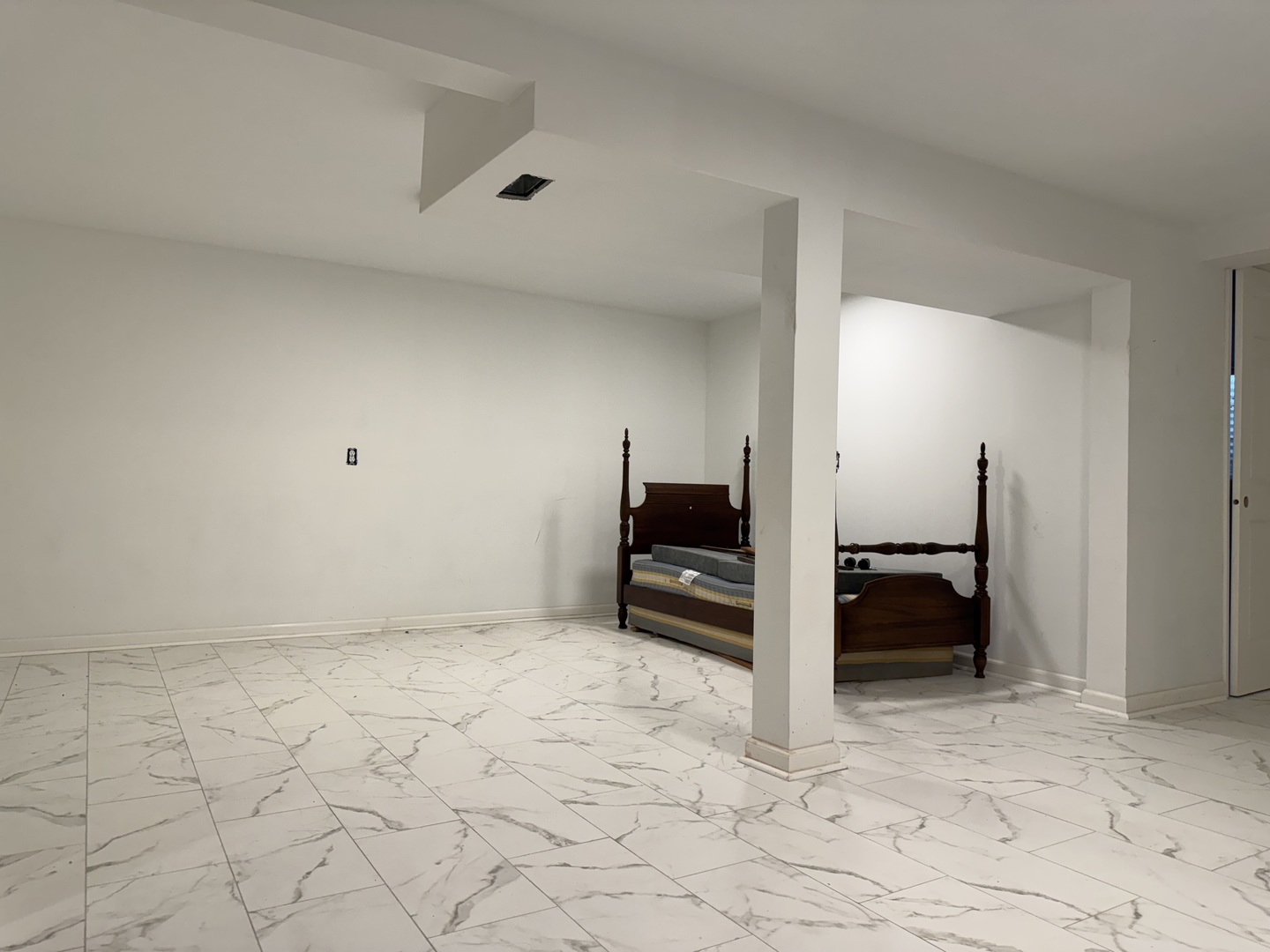 612 15th Avenue Sterling, IL 61081 - Photo 22 of 33 a view of a livingroom and a bathroom