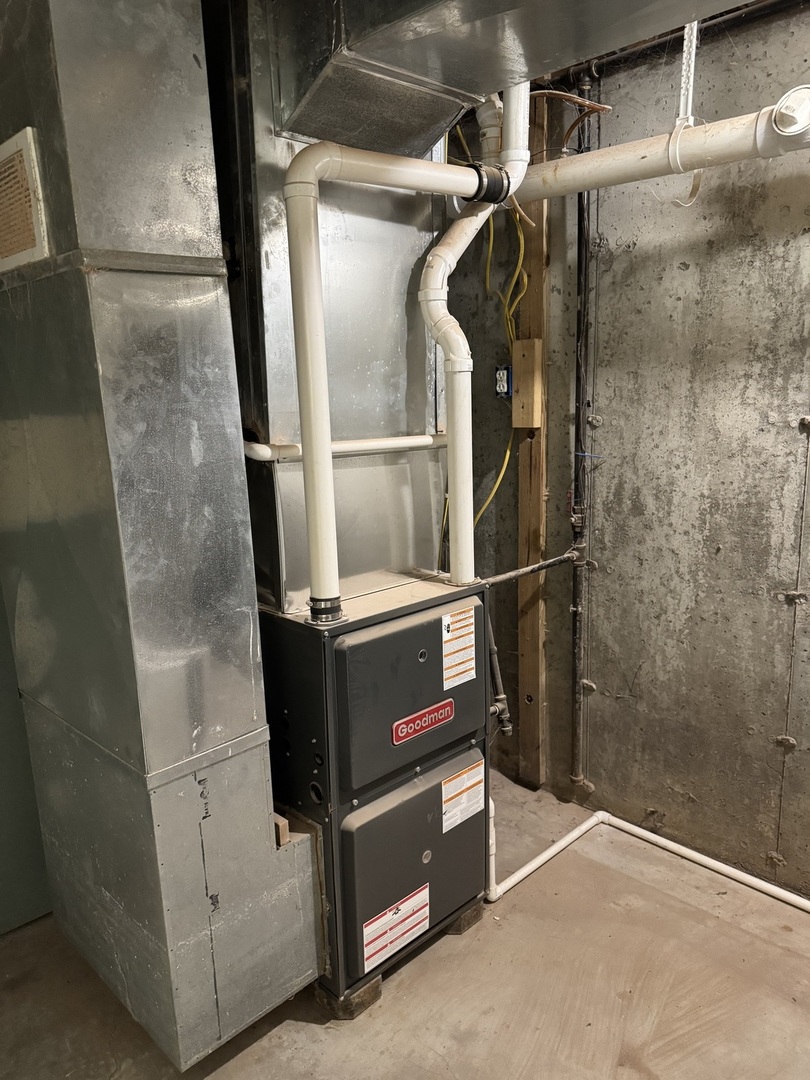 612 15th Avenue Sterling, IL 61081 - Photo 28 of 33 a bathroom with a shower