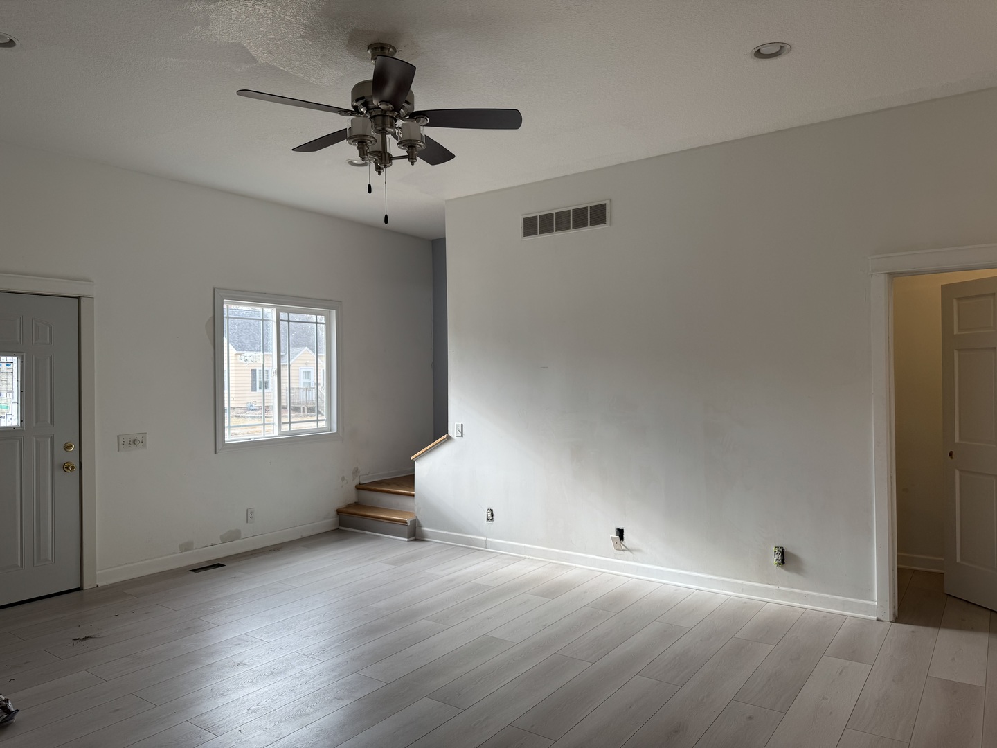612 15th Avenue Sterling, IL 61081 - Photo 4 of 33 a view of a livingroom with a ceiling fan and window