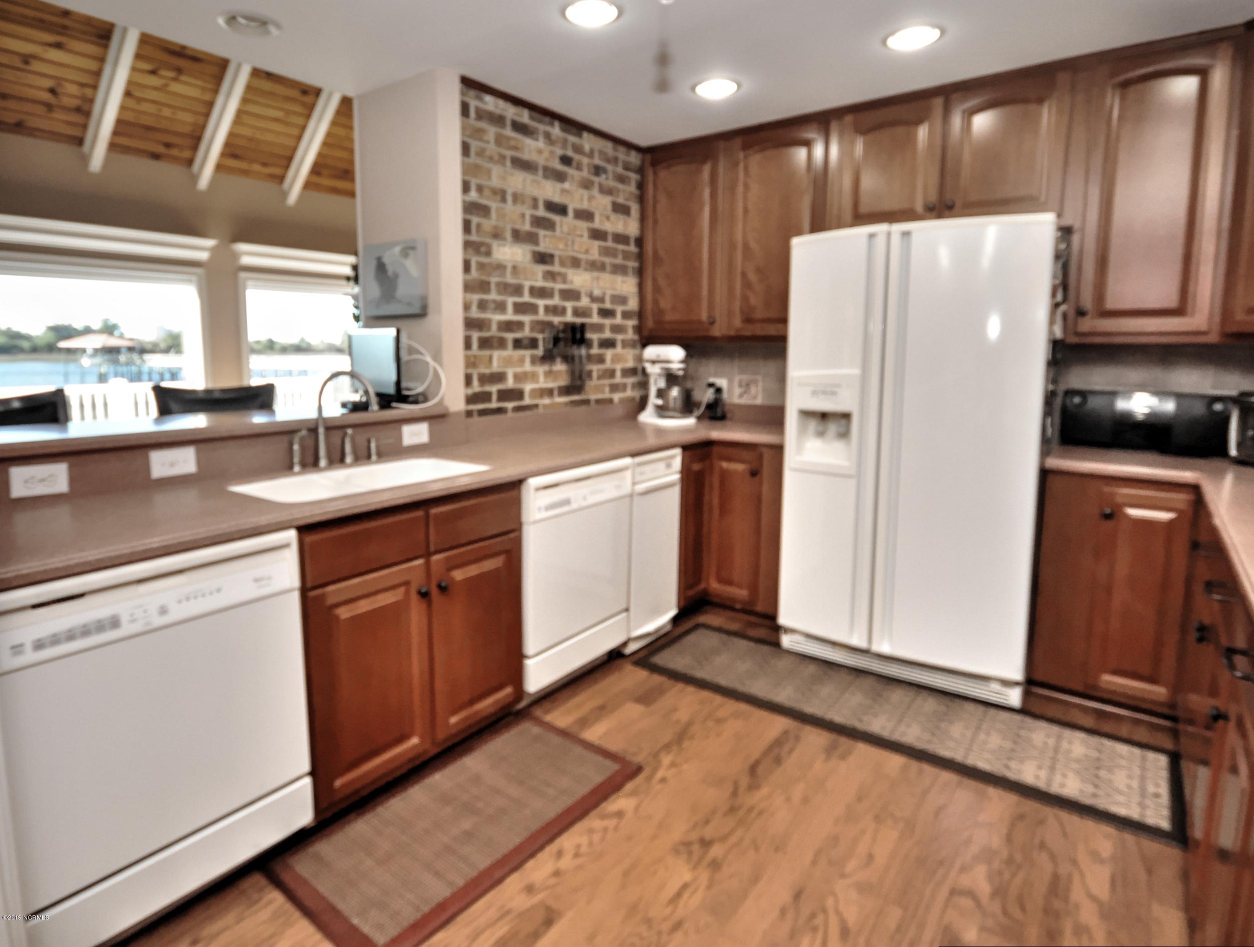 6835 Roberta Road Southwest Ocean Isle Beach, NC 28469 - Photo 18 of 59 Kitchen2