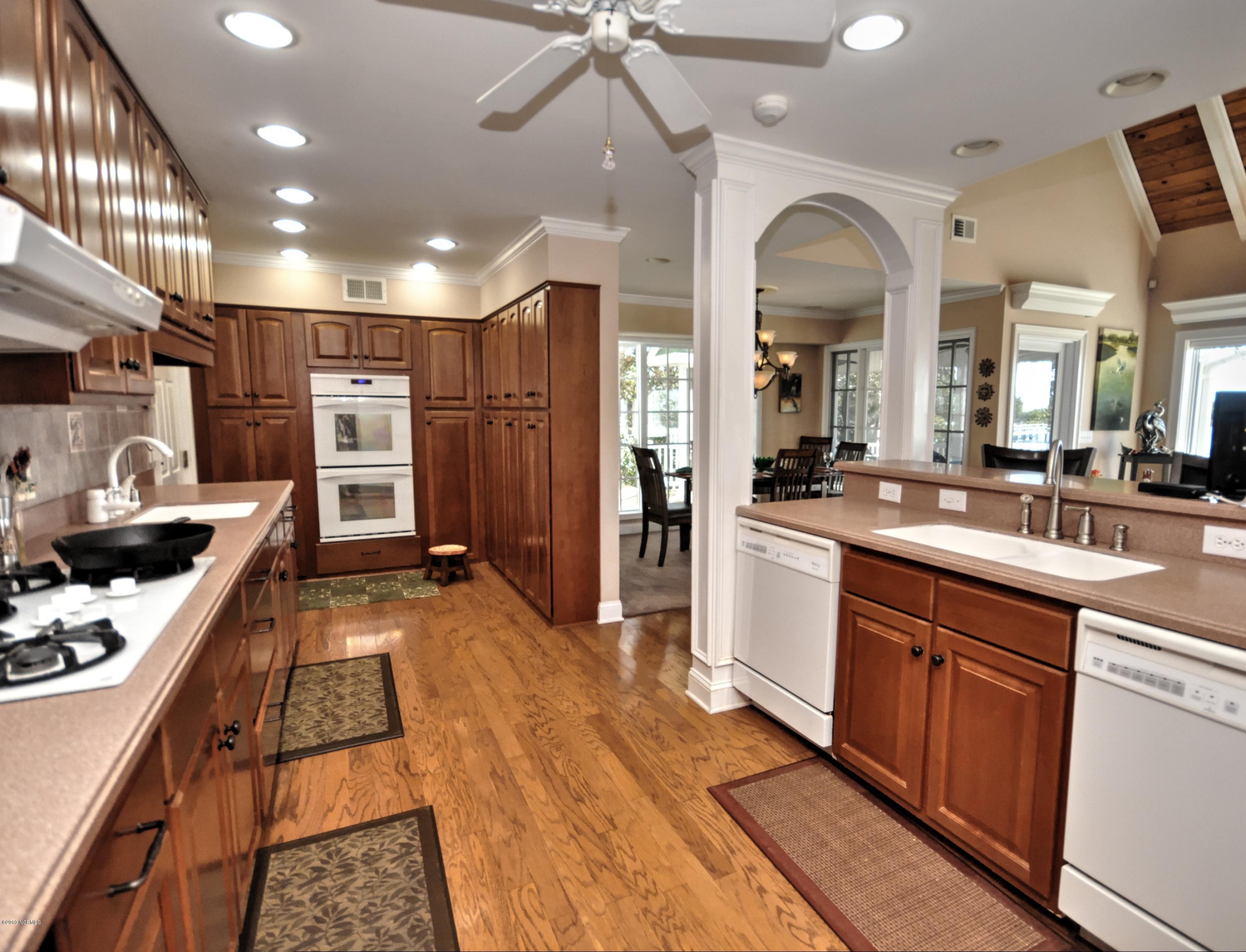 6835 Roberta Road Southwest Ocean Isle Beach, NC 28469 - Photo 19 of 59 Kitchen3