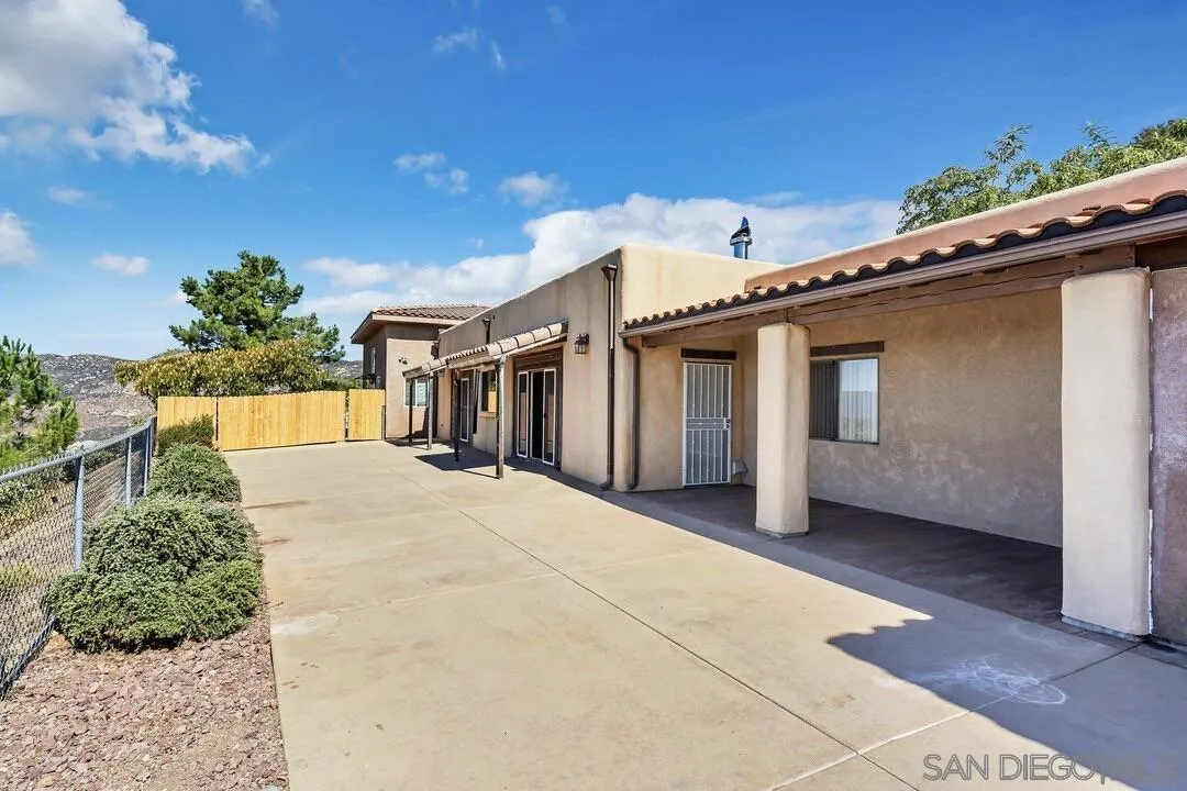 23611-13 Old Ranch Road Alpine, CA 91901 - Photo 4 of 25 a terrace with a outdoor space