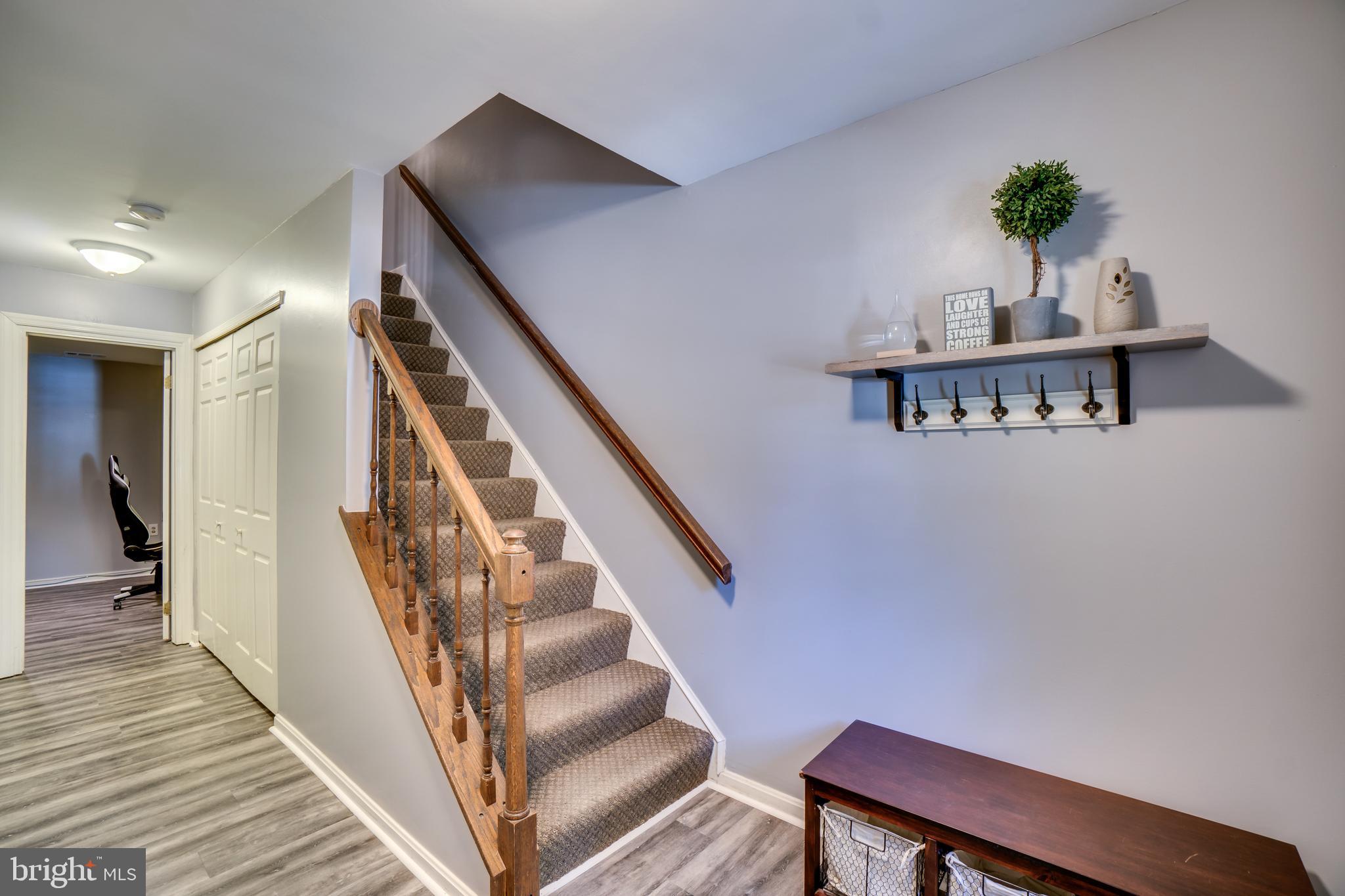 7383 Stream Way Springfield, VA 22152 - Photo 3 of 30 Foyer