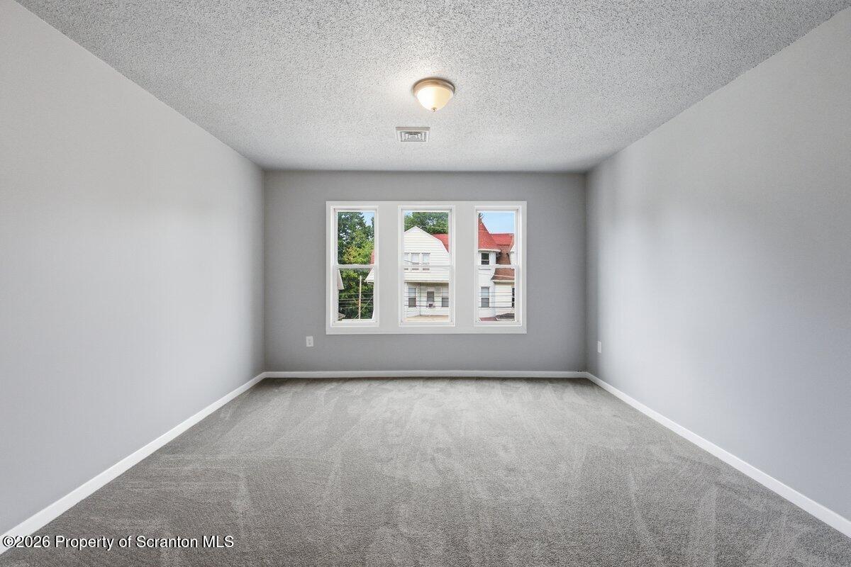 924-926 Green Ridge Street Scranton, PA 18509 - Photo 16 of 37 Third Floor 15