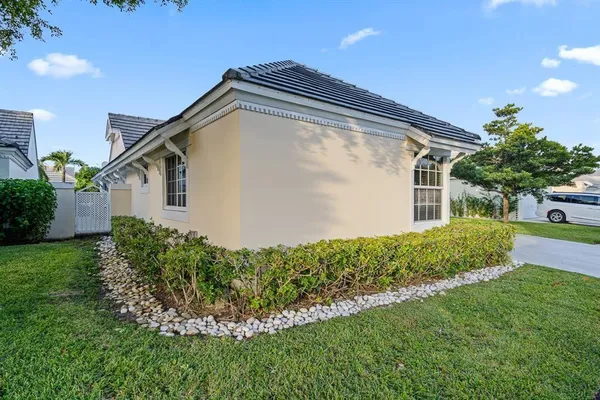 $5,200 | 9937 Northwest 47th Terrace, Doral, FL 33178