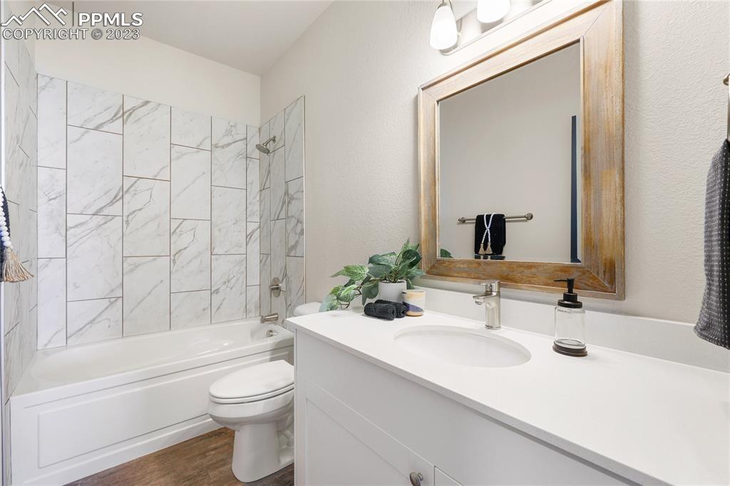 208 High Meadows Drive Florence, CO 81226 - Photo 21 of 32 a bathroom with a sink a toilet and shower