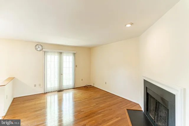 $3,800 | 2162 Kings Garden Way, Falls Church, VA 22043