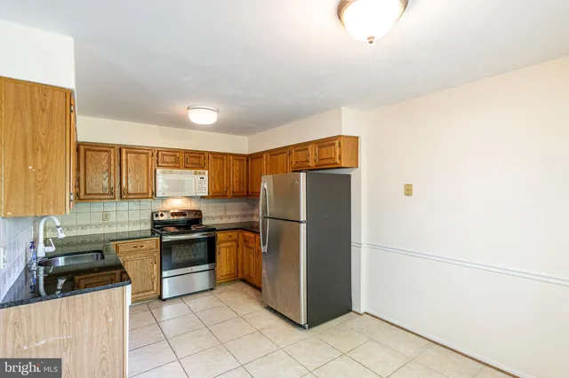 $3,800 | 2162 Kings Garden Way, Falls Church, VA 22043